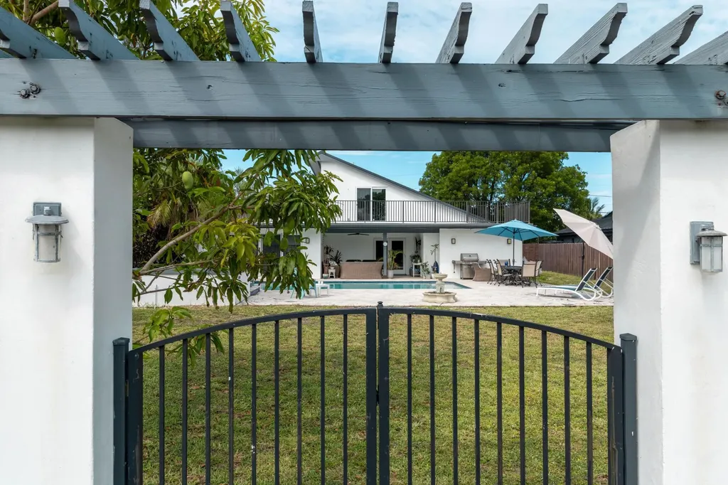 33 Oregon Lane Boca Raton FL 33487
