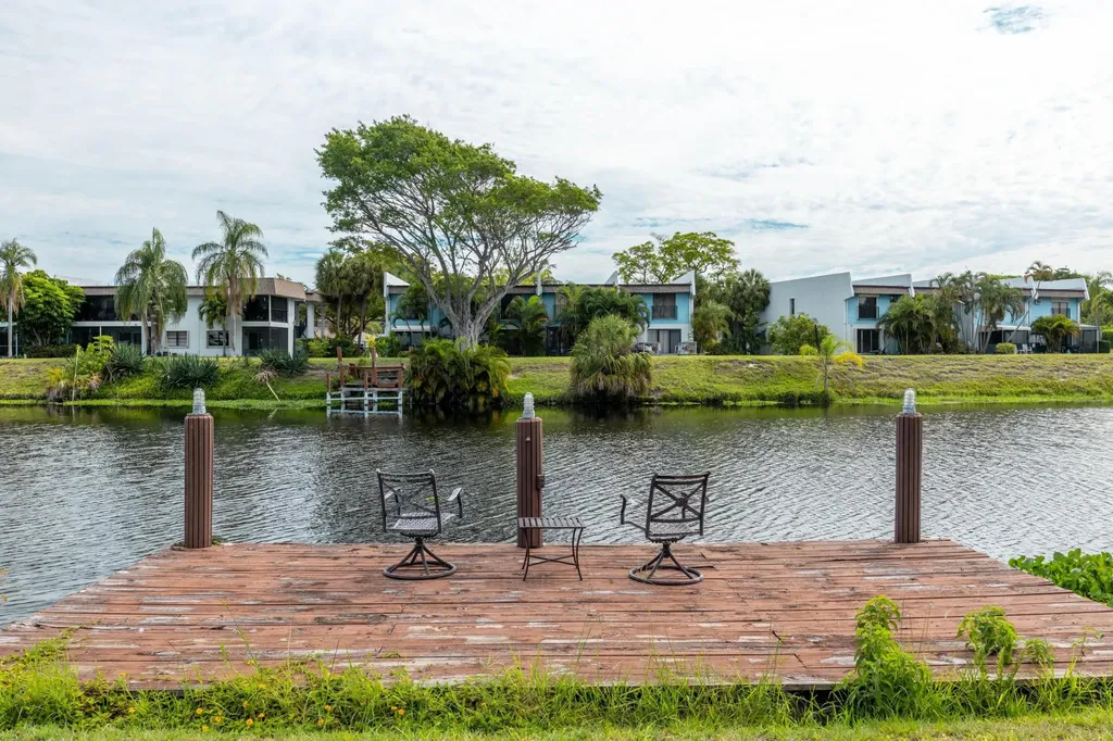 33 Oregon Lane Boca Raton FL 33487