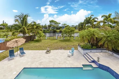 33 Oregon Lane Boca Raton FL 33487