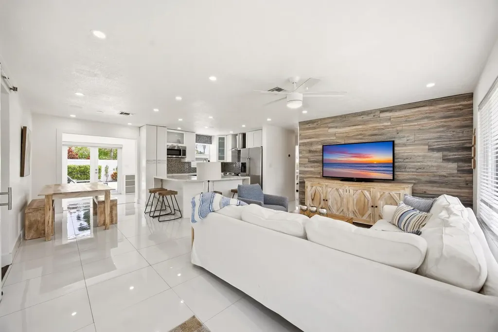 817 SE 16th Street Deerfield Beach FL 33441