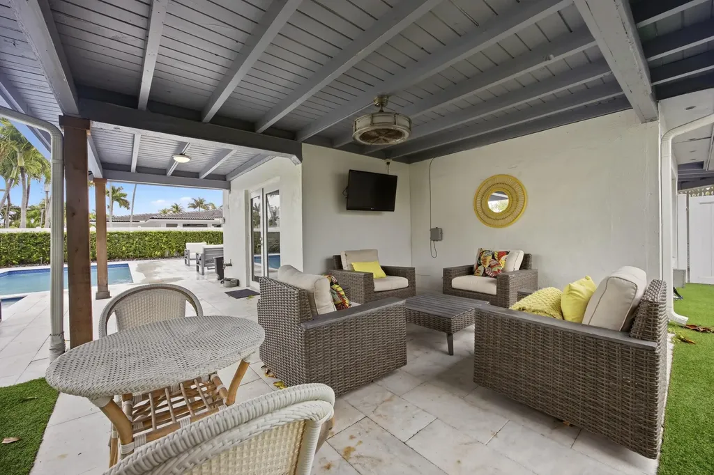 817 SE 16th Street Deerfield Beach FL 33441
