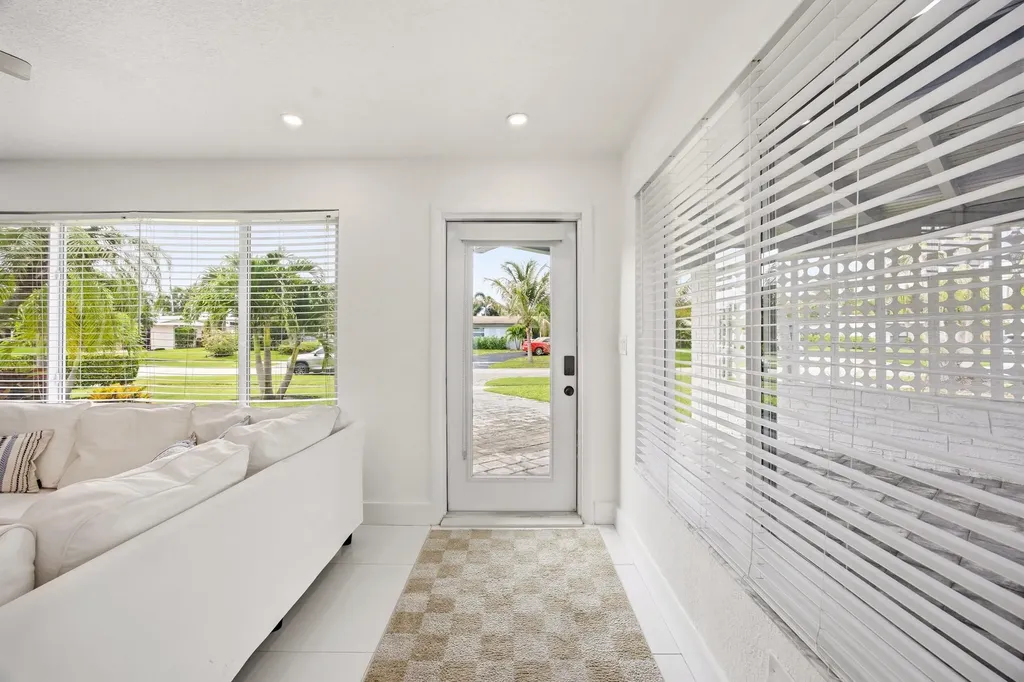 817 SE 16th Street Deerfield Beach FL 33441