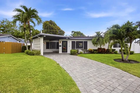 817 SE 16th Street Deerfield Beach FL 33441