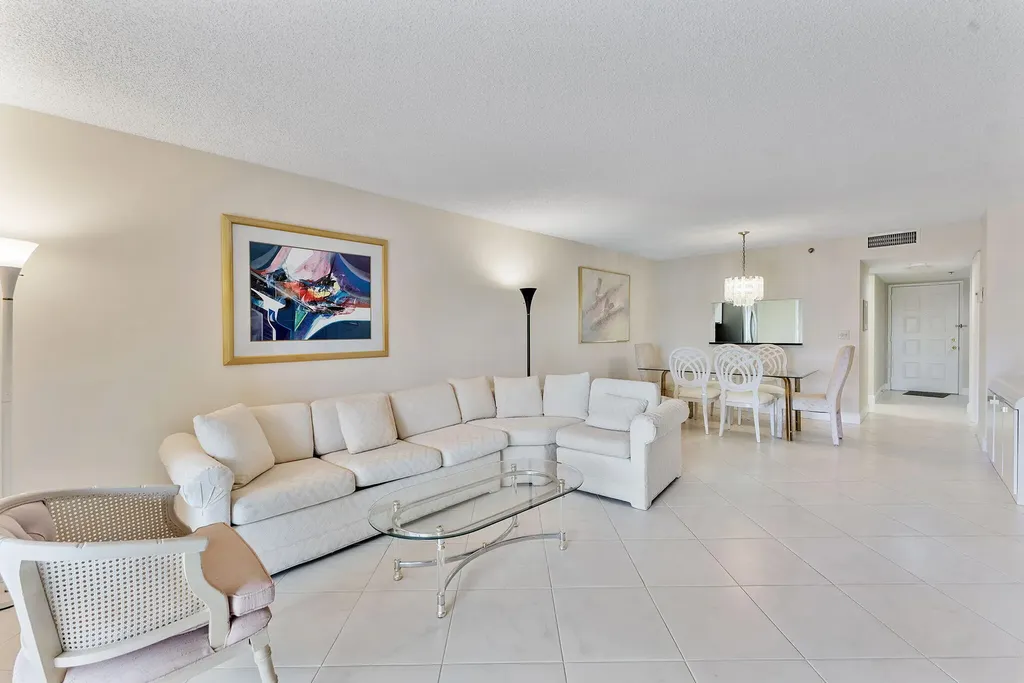 7260 Kinghurst Drive Delray Beach FL 33446