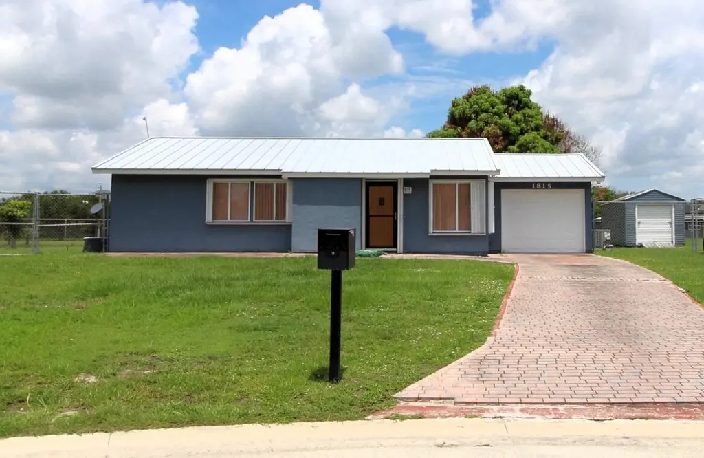 1815 SE Wexford Court Port St Lucie FL 34952