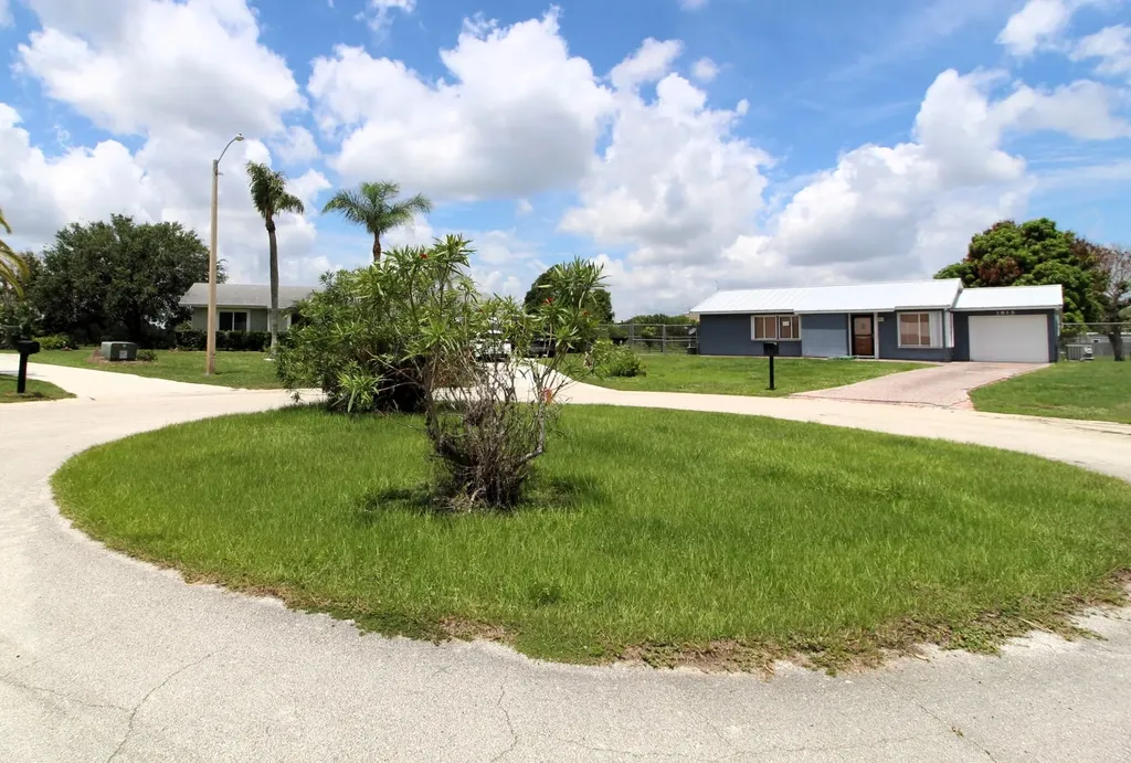 1815 SE Wexford Court Port St Lucie FL 34952