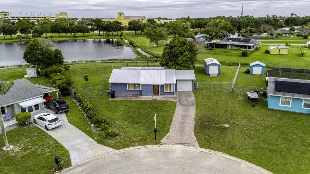 1815 SE Wexford Court Port St Lucie FL 34952