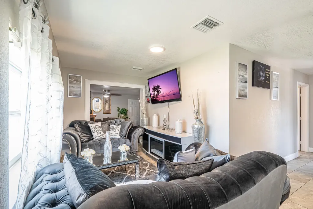 1601 NW 3rd Lane Boynton Beach FL 33435
