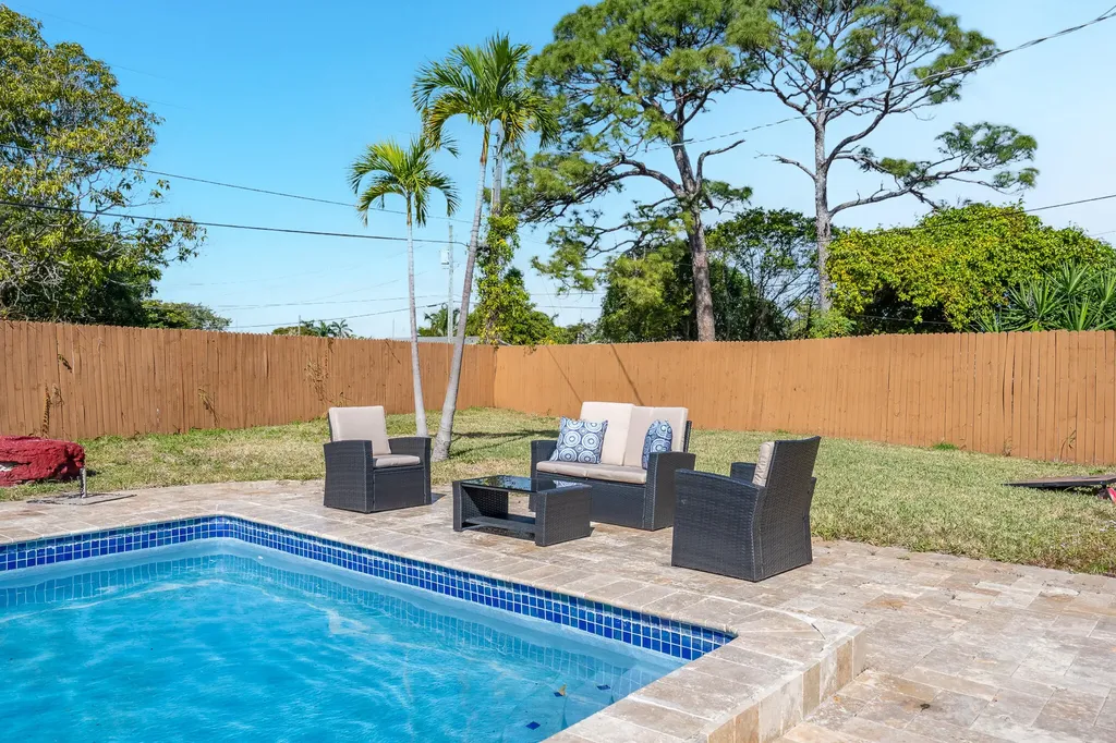 1601 NW 3rd Lane Boynton Beach FL 33435