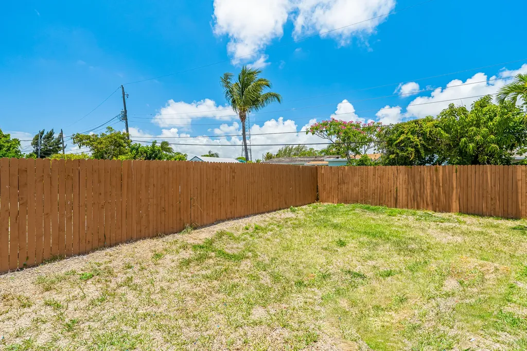 1601 NW 3rd Lane Boynton Beach FL 33435