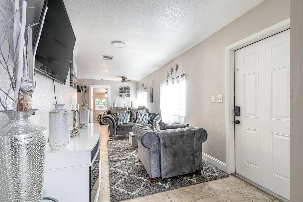 1601 NW 3rd Lane Boynton Beach FL 33435