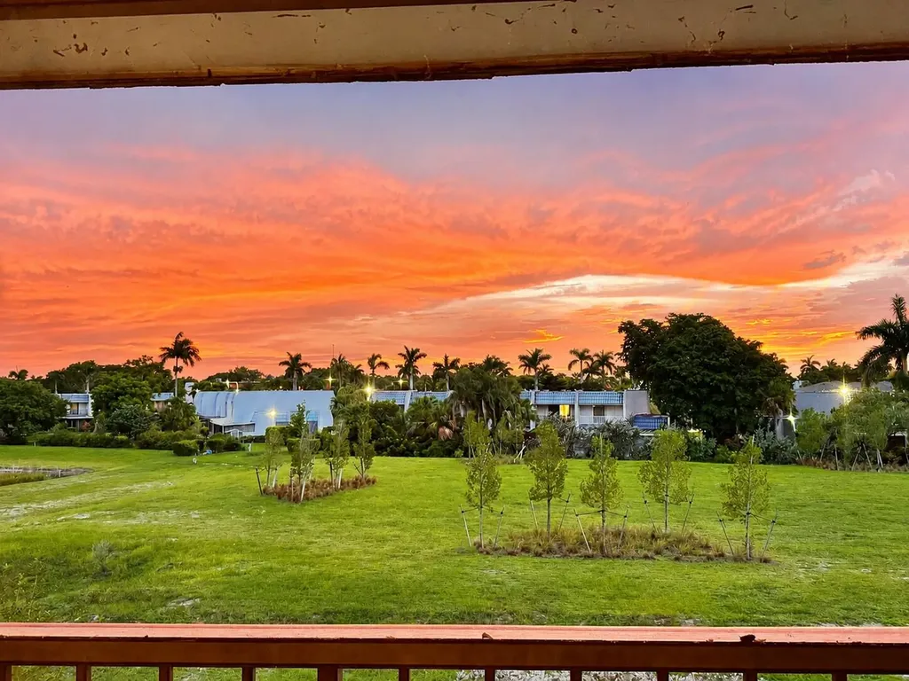 4284 Deste Lake Worth FL 33467