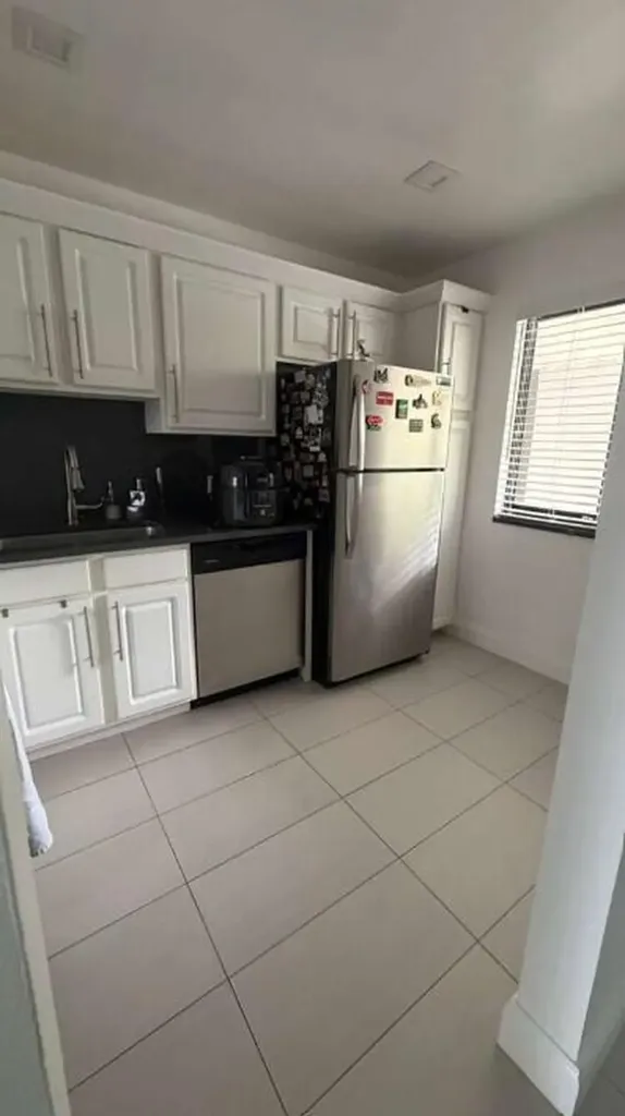 4284 Deste Lake Worth FL 33467