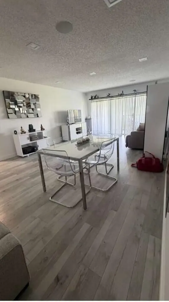 4284 Deste Lake Worth FL 33467