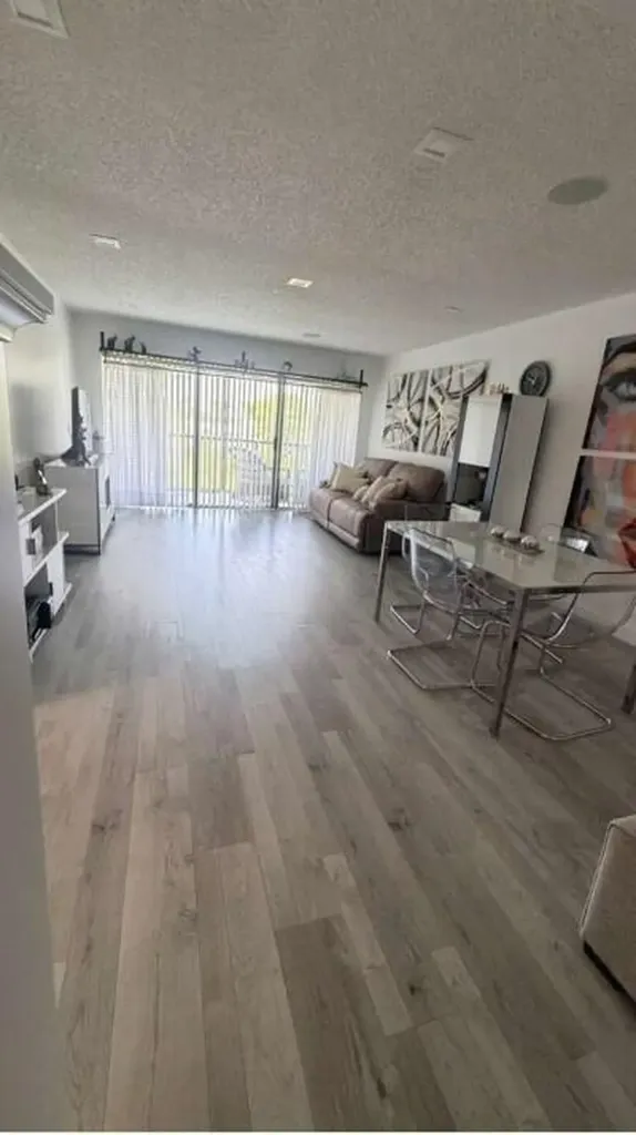 4284 Deste Lake Worth FL 33467