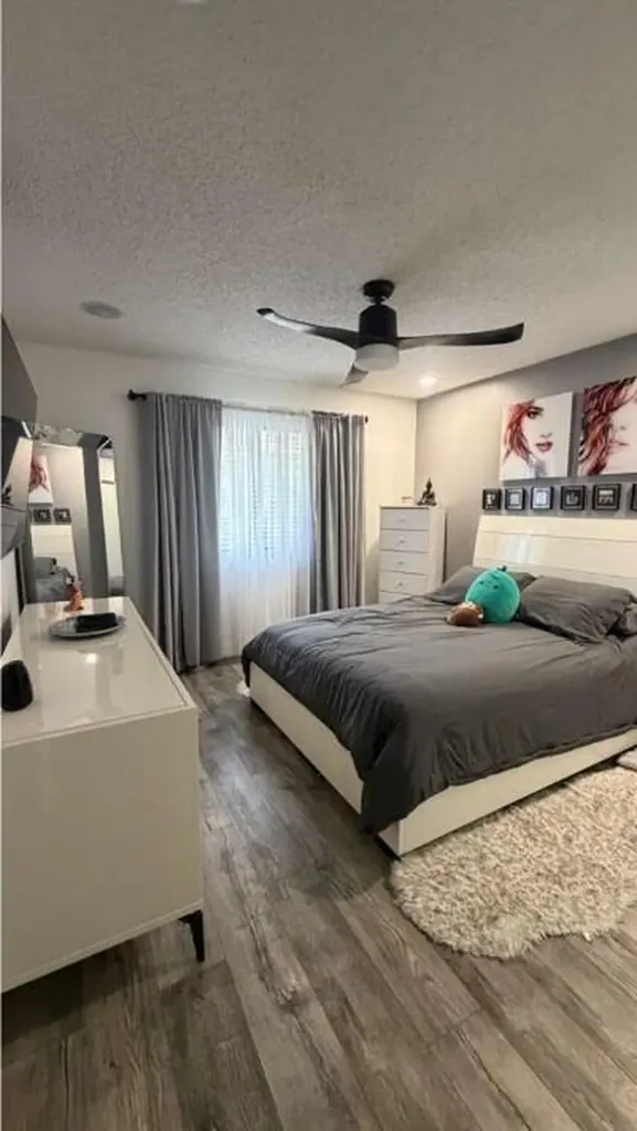 4284 Deste Lake Worth FL 33467