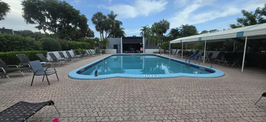4284 Deste Lake Worth FL 33467