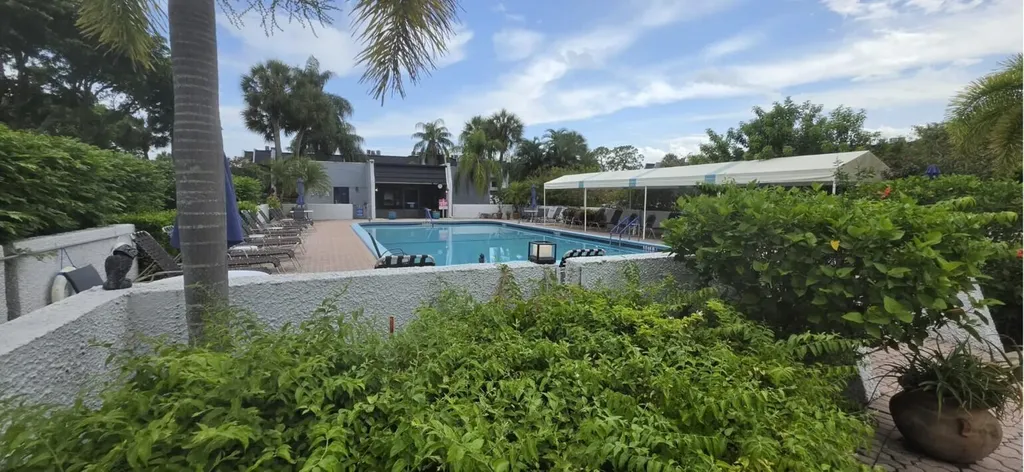4284 Deste Lake Worth FL 33467