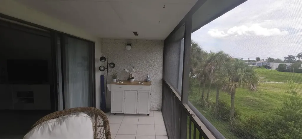 4284 Deste Lake Worth FL 33467