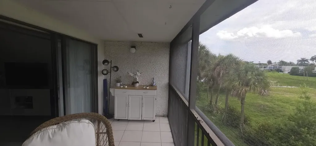 4284 Deste Lake Worth FL 33467