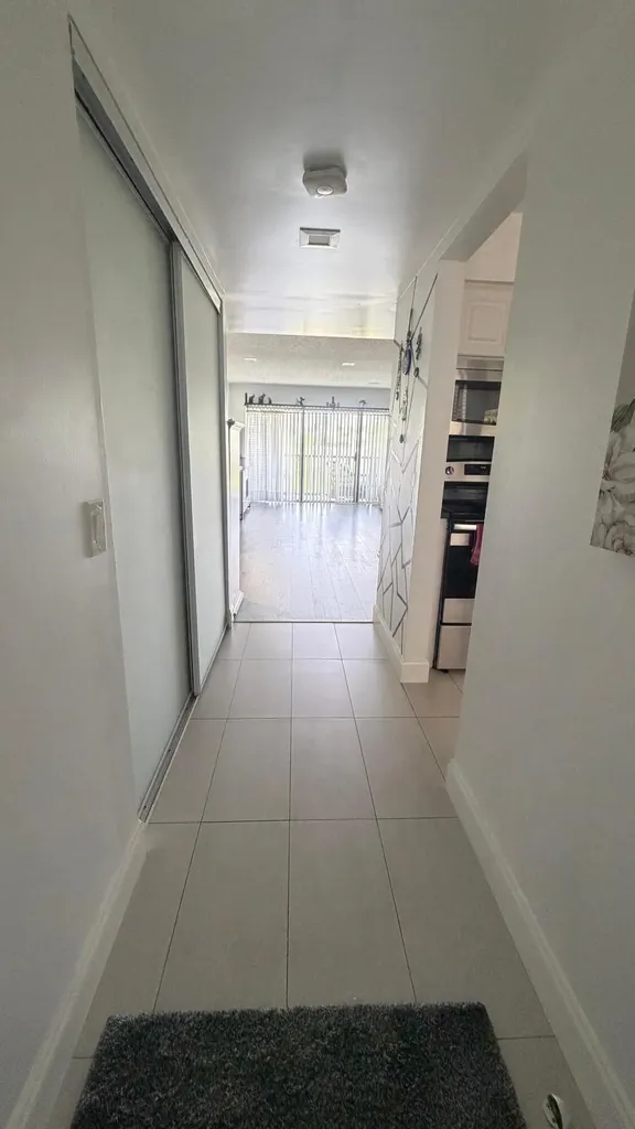 4284 Deste Lake Worth FL 33467