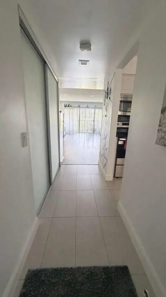 4284 Deste Lake Worth FL 33467