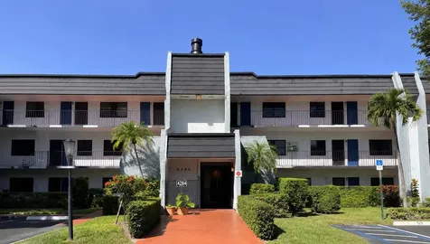 4284 Deste Lake Worth FL 33467
