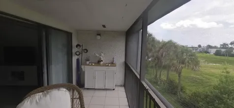 4284 Deste Lake Worth FL 33467