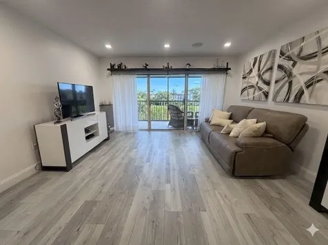 4284 Deste Lake Worth FL 33467