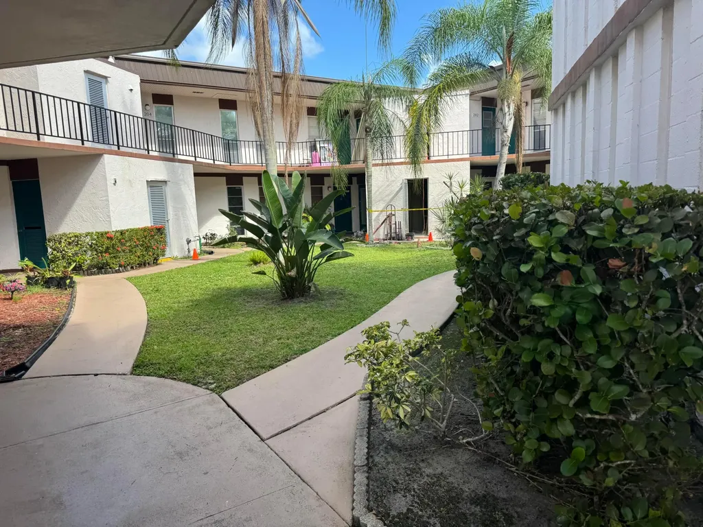 7 N Greenway Village Village N Royal Palm Beach FL 33411