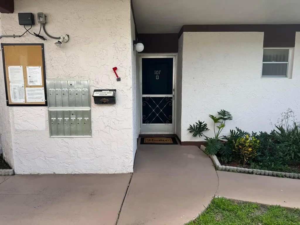 7 N Greenway Village Village N Royal Palm Beach FL 33411