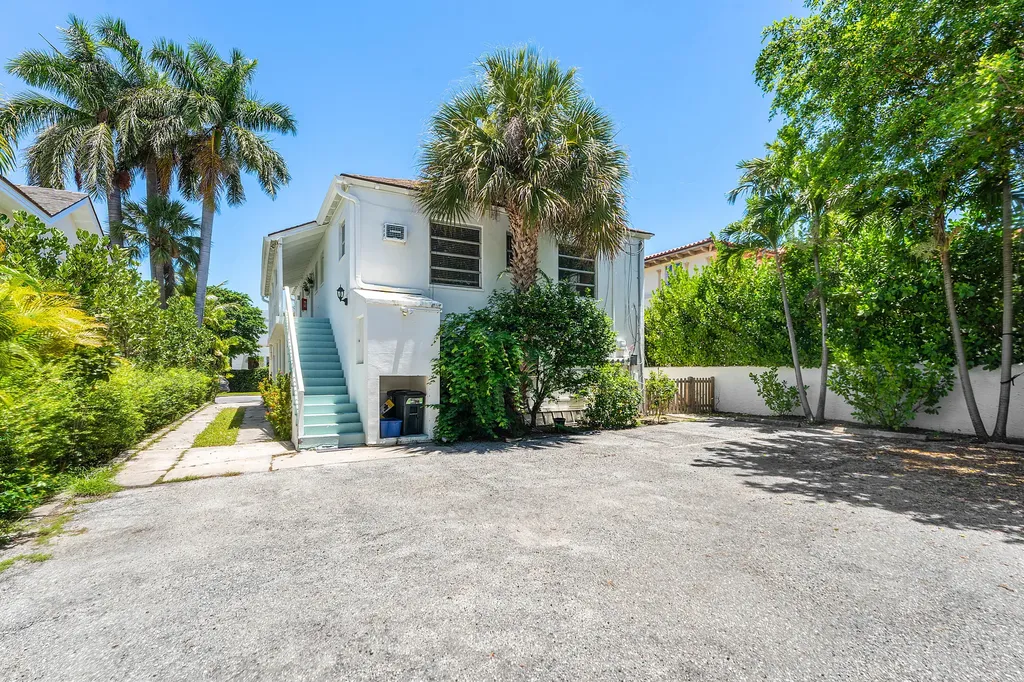 424 Chilean Avenue Palm Beach FL 33480