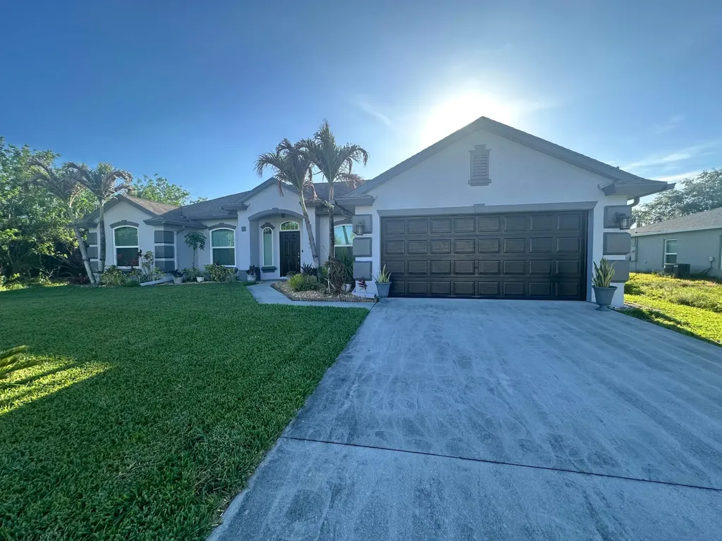 585 SW Undallo Road Port St Lucie FL 34953