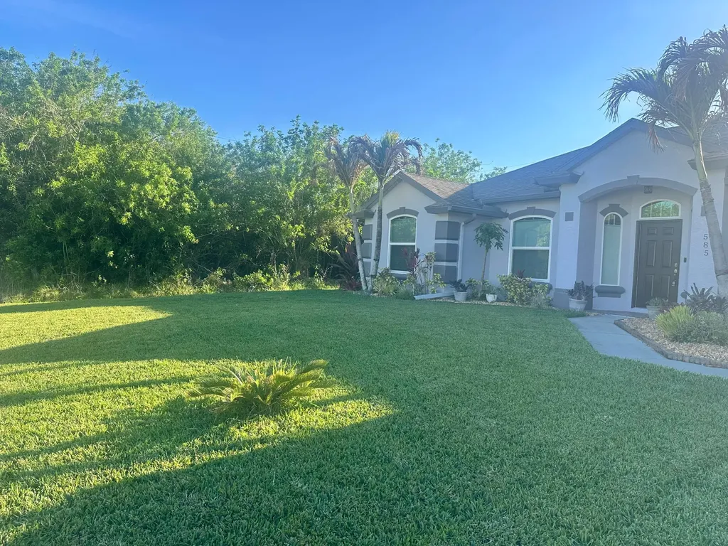 585 SW Undallo Road Port St Lucie FL 34953