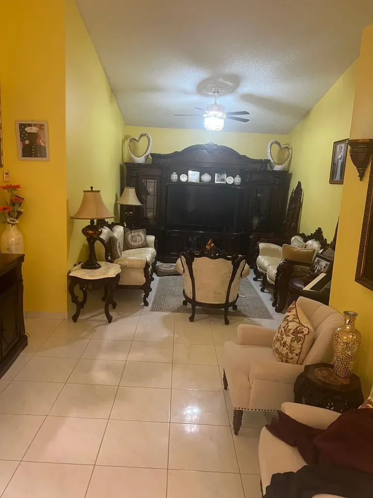 5765 Strawberry Lakes Circle Lake Worth FL 33463