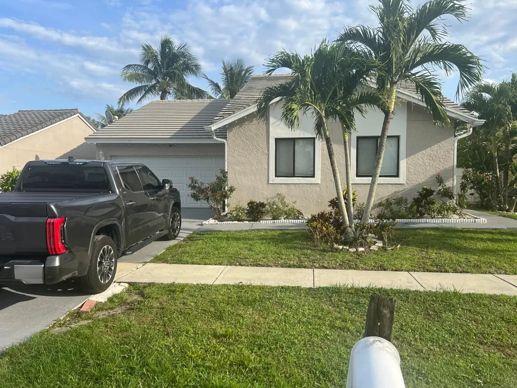 5765 Strawberry Lakes Circle Lake Worth FL 33463