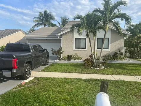 5765 Strawberry Lakes Circle Lake Worth FL 33463