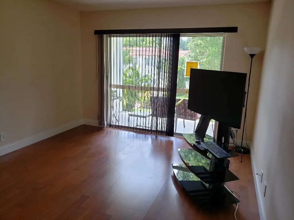 899 SE 2nd Avenue Deerfield Beach FL 33441