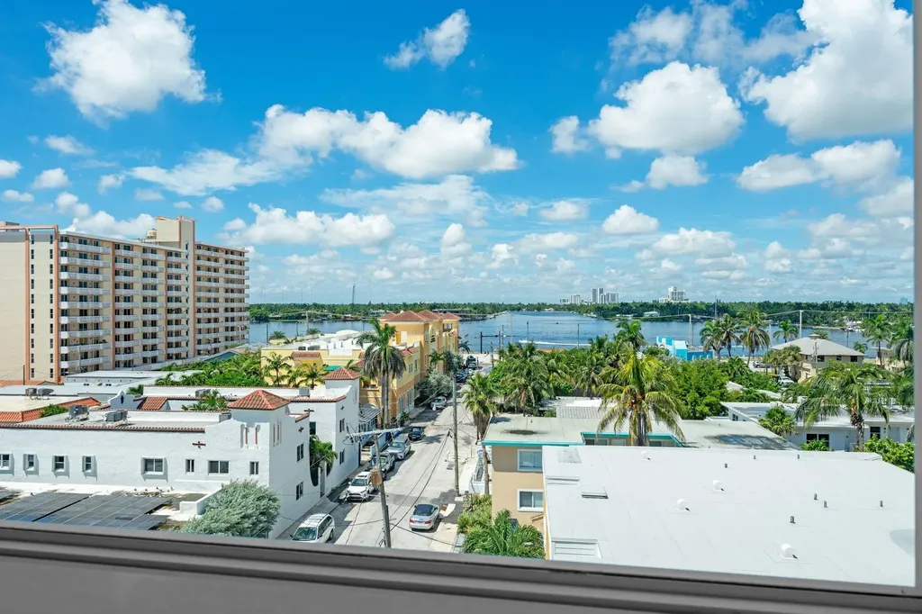 300 Oregon Street Hollywood FL 33019