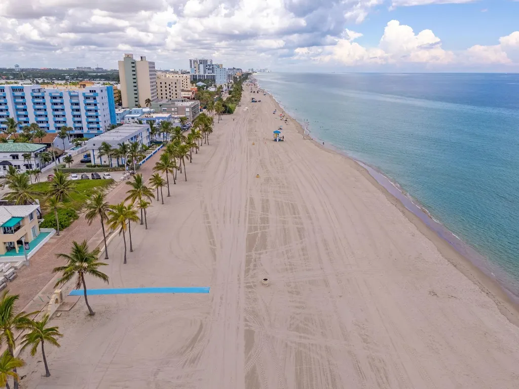 300 Oregon Street Hollywood FL 33019