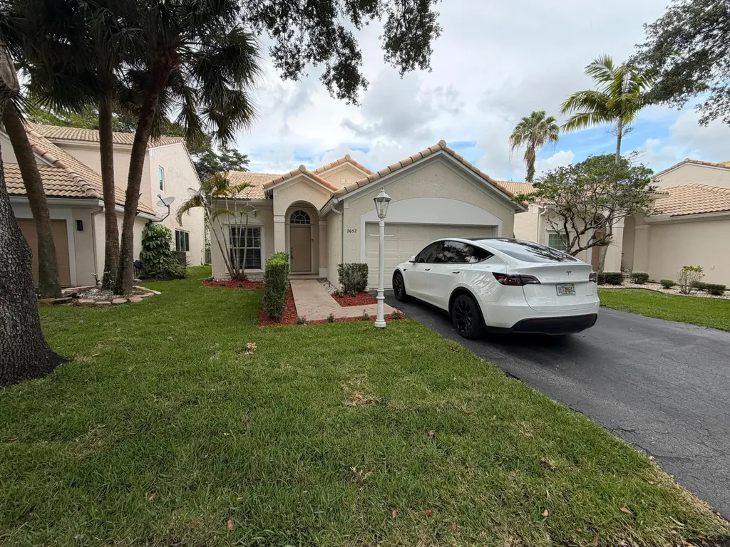7657 Sanctuary Drive Coral Springs FL 33065