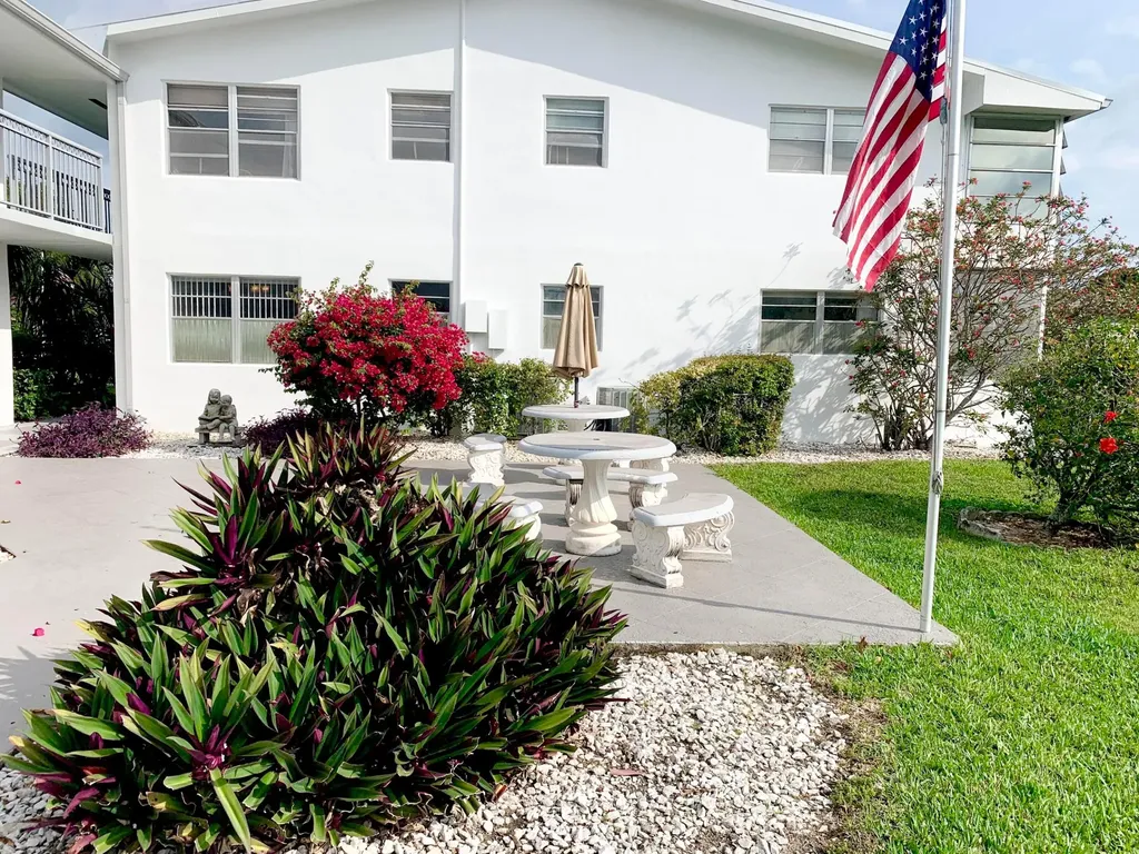 130 Sheffield F West Palm Beach FL 33417