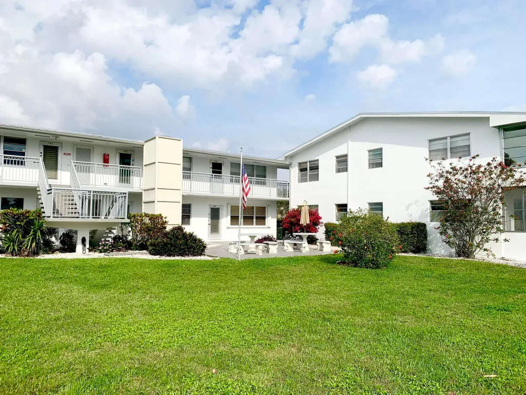 130 Sheffield F West Palm Beach FL 33417