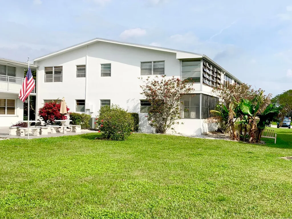 130 Sheffield F West Palm Beach FL 33417
