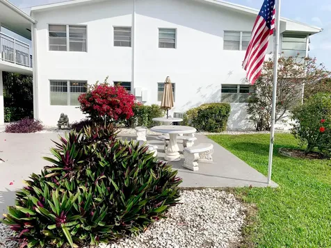 130 Sheffield F West Palm Beach FL 33417