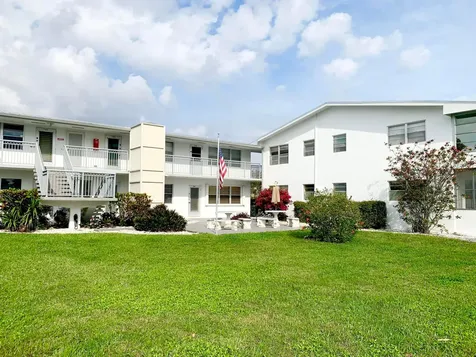 130 Sheffield F West Palm Beach FL 33417