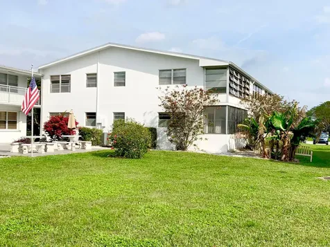 130 Sheffield F West Palm Beach FL 33417
