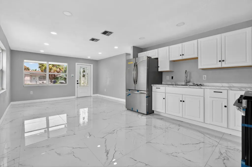 245 SW 11th Avenue South Bay FL 33493