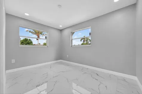 245 SW 11th Avenue South Bay FL 33493