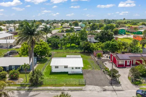 245 SW 11th Avenue South Bay FL 33493